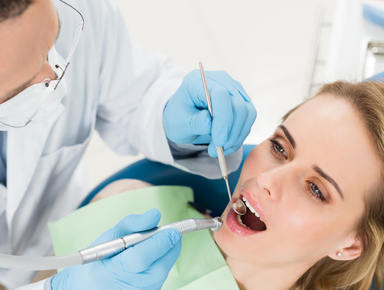 Should You Use Mouthwash Before or After Brushing? 9 Using mouthwash before or after brushing as part of an oral care routine in Plantation, FL